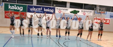 Volleyball Bundesliga Semifinale. Die Wildcats bedanken sich bei den Fans f?r die Unterst?tzung. Wildcats gegen Linz. Klagenfurt, am 8.4.2005.


---
pressefotos, pressefotografie, kuess, qs, qspictures, sport, bild, bilder, bilddatenbank