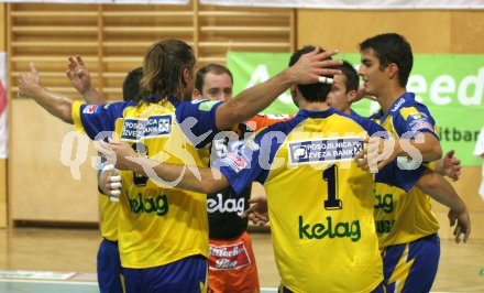 Aich/Dob Spieler jubeln ?ber den Sieg.
---
pressefotos, pressefotografie, kuess, qs, qspictures, sport, bild, bilder, bilddatenbank