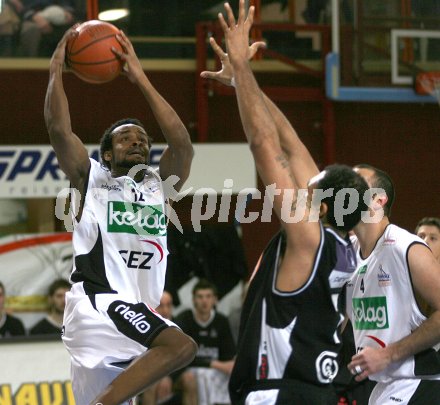 Basketball Bundesliga. W?rthersee Piraten gegen Lions Dornbirn. Tobe Carberry (Piraten) . Klagenfurt, am 12.2.2006. 
---
pressefotos, pressefotografie, kuess, qs, qspictures, sport, bild, bilder, bilddatenbank