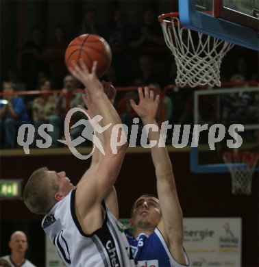 Basketballspiel Piraten gegen Oberwart. Iiro Tenngren. KLagenfurt, am 29.10.2004.
---
pressefotos, pressefotografie, kuess, qs, qspictures, sport, bild, bilder, bilddatenbank
