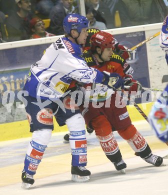 Eishockey Bundesliga. KAC gegen VSV.  Jonathan Aitken (KAC), Roland Kaspitz (VSV). Klagenfurt, am 23.11.2006.
Foto: Kuess
---
pressefotos, pressefotografie, kuess, qs, qspictures, sport, bild, bilder, bilddatenbank