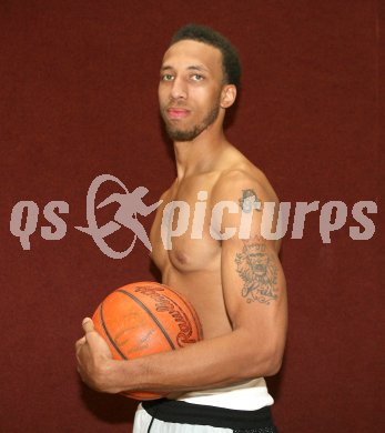 Basketball Bundesliga. Trainingsbeginn W?rthersee Piraten. Neuerwerbung Kris Clarkson. Klagenfurt, am 1.9.2006.
---
pressefotos, pressefotografie, kuess, qs, qspictures, sport, bild, bilder, bilddatenbank