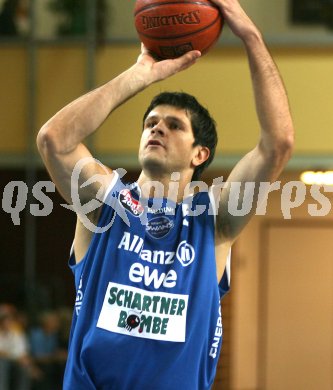 Basketball Bundesliga. W?rthersee Piraten gg. Swans Gmunden. Bojan Barjaktarevic (Gmunden). Klagenfurt, am 20.10.2006.
---
pressefotos, pressefotografie, kuess, qs, qspictures, sport, bild, bilder, bilddatenbank