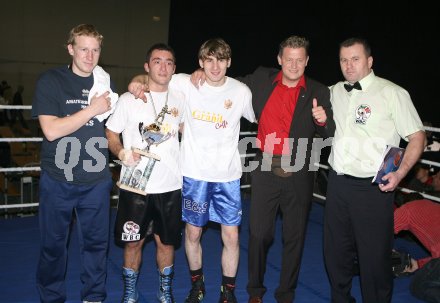 Boxen Vergleichskampf K?rnten gegen Slowenien. Siegi Steiner, WBC Weltmeister Pedrag Radosevic, Ali Chakiev, Franz Wieser, Ringrichter. Klagenfurt, am 15.12.2006.
Foto: Kuess
---
pressefotos, pressefotografie, kuess, qs, qspictures, sport, bild, bilder, bilddatenbank