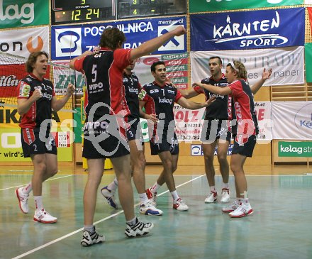 Volleyball Bundesliga. SK Aich/Dob gegen Hypo VBK Klagenfurt. Jubel bei Hypo VBK. Bleiburg, am 12.11.2005.
---
pressefotos, pressefotografie, kuess, qs, qspictures, sport, bild, bilder, bilddatenbank
