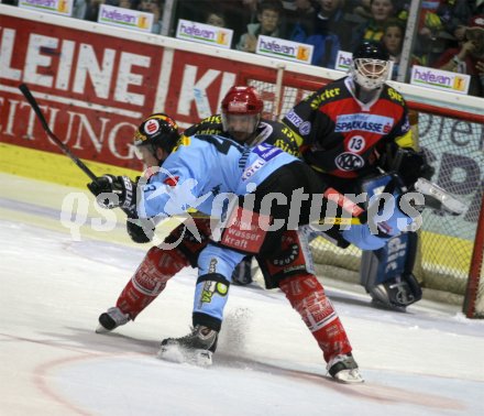 Eishockey Bundesliga. KAC gegen Innsbruck. Tanzeinlage des Innbruckers Hohenberger. Klagenfurt, am 22.3.2005.
---
pressefotos, pressefotografie, kuess, qs, qspictures, sport, bild, bilder, bilddatenbank