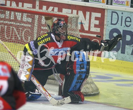 Eishockey Bundesliga. KAC gegen Vienna Capitals. Hier zaubert Andrew "Magic" Verner. Der Puck scheint ihm in die Hand zu fliegen. Klagenfurt, am 10.4.2005.
---
pressefotos, pressefotografie, kuess, qs, qspictures, sport, bild, bilder, bilddatenbank
