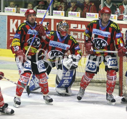 Eishockey Bundesliga. KAC  Salzburg.  Foster, Enzenhofer und Persson. Klagenfurt, am 6.11.2005.

---
pressefotos, pressefotografie, kuess, qs, qspictures, sport, bild, bilder, bilddatenbank