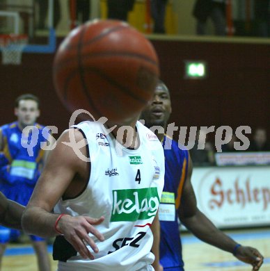 Basketball Bundesliga. W?rthersee Piraten gegen St. P?ltner Haie.   Bryan Lucas (Piraten). Klagenfurt, am 30.12.2005.
---
pressefotos, pressefotografie, kuess, qs, qspictures, sport, bild, bilder, bilddatenbank