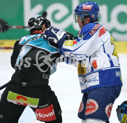 Eishockey Bundesliga. VSV gegen EHC Liwest Linz. Mickey Elick (VSV), Gregor Baumgartner (Linz). Villach, am 12.1.2007.
Foto: Kuess 
---
pressefotos, pressefotografie, kuess, qs, qspictures, sport, bild, bilder, bilddatenbank