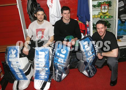 Eishockey Bundesliga. KAC gegen Innsbruck. Die Torh?ter des KAC Hannes Enzenhofer, Dan Cloutier und Andrew Verner. Klagenfurt, am 27.3.2005.
---
pressefotos, pressefotografie, kuess, qs, qspictures, sport, bild, bilder, bilddatenbank