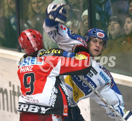 Eishockey Bundesliga. VSV gegen KAC. Martin Oraze (VSV), Chad Hinz (KAC). Villach, am 22.12.2006.
Foto: qspictures/Kuess 
---
pressefotos, pressefotografie, kuess, qs, qspictures, sport, bild, bilder, bilddatenbank