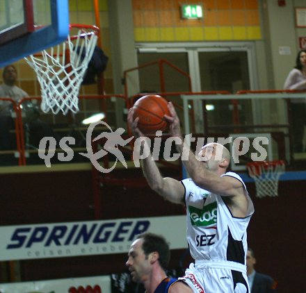 Basketball Bundesliga. W?rthersee Piraten gegen St. P?ltner Haie. Nenad Videka (Piraten). Klagenfurt, am 30.12.2005.
---
pressefotos, pressefotografie, kuess, qs, qspictures, sport, bild, bilder, bilddatenbank