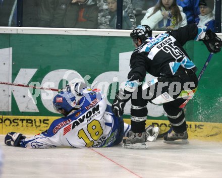 Eishockey Bundesliga. VSV gegen EHC Liwest Linz. Martin Oraze (VSV), Mark Sz?cs (Linz). Villach, am 12.1.2007.
Foto: Kuess 
---
pressefotos, pressefotografie, kuess, qs, qspictures, sport, bild, bilder, bilddatenbank