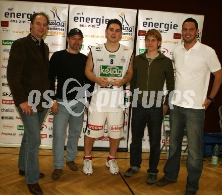 Basketball Bundesliga. W?rthersee Piraten gegen Feldkirch. Spieler des Abends wurde Andreas Kuttnig. Klagenfurt, am 27.4.2006.
---
pressefotos, pressefotografie, kuess, qs, qspictures, sport, bild, bilder, bilddatenbank
