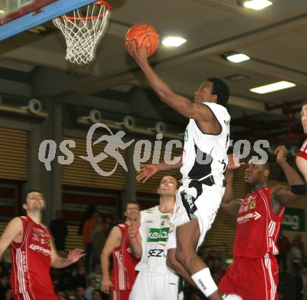 Basketball Bundesliga. W?rthersee Piraten gegen Wels. Damien McSwine. Klagenfurt, am 9.3.2006.
---
pressefotos, pressefotografie, kuess, qs, qspictures, sport, bild, bilder, bilddatenbank