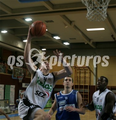 Basketballspiel Piraten gegen Oberwart. Iiro Tenngren. Klagenfurt, am 29.10.2004.
---
pressefotos, pressefotografie, kuess, qs, qspictures, sport, bild, bilder, bilddatenbank