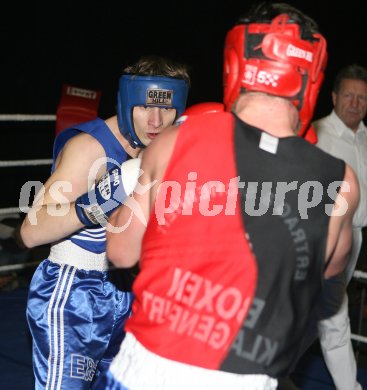Boxen Vergleichskampf K?rnten gegen Slowenien.  Ali Chakiev (blau), (Klagenfurter Boxverein E&S), Ivan Harjacek (Kroatien). Klagenfurt, am 15.12.2006.
Foto: Kuess
---
pressefotos, pressefotografie, kuess, qs, qspictures, sport, bild, bilder, bilddatenbank