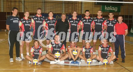 Volleyball Bundesliga. Mannschaftsfoto Hypo VBK mit LHStv. Peter Ambrozy. Klagenfurt, am 1.10.2005.
Foto: Kuess
---
pressefotos, pressefotografie, kuess, qs, qspictures, sport, bild, bilder, bilddatenbank