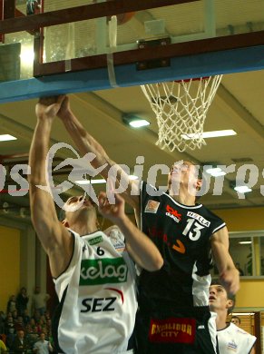 Basketball Bundesliga. W?rthersee Piraten gegen Klosterneuburg. Domagoj Kesina. Klagenfurt, am 3.12.2005.
---
pressefotos, pressefotografie, kuess, qs, qspictures, sport, bild, bilder, bilddatenbank