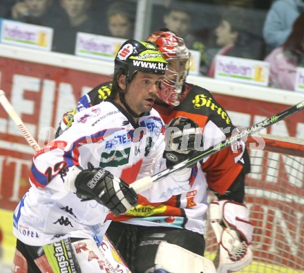 Eishockey Bundesliga. KAC gegen HC TWK Innsbruck. Andrew Verner  (KAC), Todd Elik (Innsbruck). Klagenfurt, am 12.11.2006.
Foto: Kuess
---
pressefotos, pressefotografie, kuess, qs, qspictures, sport, bild, bilder, bilddatenbank