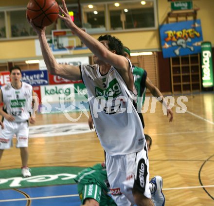 Basketball Bundesliga. W?rthersee Piraten gegen Kapfenberg. Selmir Husanovic (Piraten). Klagenfurt, am 23.3.2006.
---
pressefotos, pressefotografie, kuess, qs, qspictures, sport, bild, bilder, bilddatenbank
