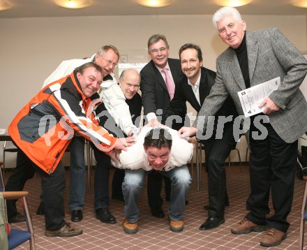 Pressekonferenz Damen Schispringen Kontinentalcup. Peter Berger Rennleiter, Edgar Ganster (Koordinator der FIS), Paul Ganzenhuber, , Villachs Sportstadtrat Harald Sobe,Sportlandesrat Wolfgang Schantl,  Oskar Passernig (Obmann SV Villach), Janko Zwitter (Damen Schisprungnationaltrainer). Klagenfurt, am 12.1.2007.
Foto: Powerpixx/Kuess
---
pressefotos, pressefotografie, kuess, qs, qspictures, sport, bild, bilder, bilddatenbank