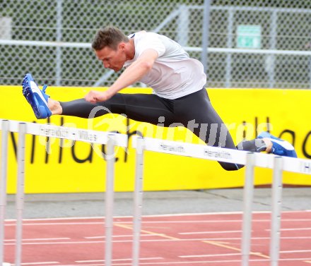 Leichtathletik. Top4 Meeting. 110 Meter H?rden M?nner. Elmar Lichtenegger (?sterreich, AC V?lkermarkt).  Villach, am 13.7.2006.
---
pressefotos, pressefotografie, kuess, qs, qspictures, sport, bild, bilder, bilddatenbank
