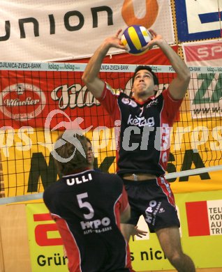 Volleyball Bundesliga. SK Aich/Dob gegen Hypo VBK Klagenfurt. Ulrich Lippitsch und Fernando Morales. Bleiburg, am 12.11.2005.
---
pressefotos, pressefotografie, kuess, qs, qspictures, sport, bild, bilder, bilddatenbank