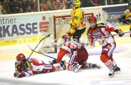 Eishockey Bundesliga. KAC gegen Vienna Capitals.Christian Ban,  Mario Schaden, Philippe Horsky (KAC), Scott Fankhouser (Caps). Klagenfurt, am 27.10.2006.
Foto: Kuess
---
pressefotos, pressefotografie, kuess, qs, qspictures, sport, bild, bilder, bilddatenbank