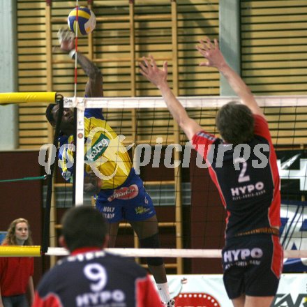 Volleyball Bundesliga. HYPO VBK gegen SK Aich/Dob. Vladimir Lastres Martinez  (Aich/Dob) Spencer Bemus (HYPO VBK). Klagenfurt, am 27.2.2006.
---
pressefotos, pressefotografie, kuess, qs, qspictures, sport, bild, bilder, bilddatenbank