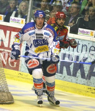 Eishockey Bundesliga. KAC gegen VSV. Thomas Pfeffer (VSV), Tony Iob (KAC). Klagenfurt, am 10.10.2006.

---
pressefotos, pressefotografie, kuess, qs, qspictures, sport, bild, bilder, bilddatenbank