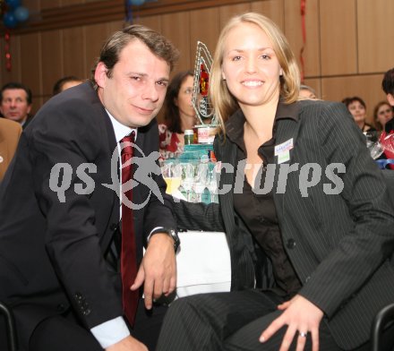 Sportlergala, Velden am 21.12.2006. Ehrung K?rntens Sportlerin 2006.  Jasmin Ouschan mit Trainer. Velden am 21.12.2006
Foto: qspictures/ Kuess
---
pressefotos, pressefotografie, kuess, qs, qspictures, sport, bild, bilder, bilddatenbank
