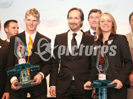 Sportlergala, Velden am 21.12.2006. Ehrung K?rntens Sportlerin 2006.  Sportlandesrat Wolfgang Schantl, Thomas Morgenstern, Hypo Leasing Vorstandsdirektor Josef Kircher, Jasmin Ouschan. Velden am 21.12.2006
Foto: qspictures/ Kuess
---
pressefotos, pressefotografie, kuess, qs, qspictures, sport, bild, bilder, bilddatenbank