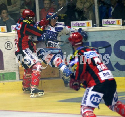 Eishockey Bundesliga. KAC gegen VSV. Reichel gegen Kaspitz. Klagenfurt, am 29.9.2005.

---
pressefotos, pressefotografie, kuess, qs, qspictures, sport, bild, bilder, bilddatenbank