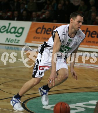 Basketball Bundesliga. W?rthersee Piraten gegen Lions Arkadia Traiskirchen. Igor Lovric (Piraten). Klagenfurt, am 16.1.2006.
Foto: Kuess
---
pressefotos, pressefotografie, kuess, qs, qspictures, sport, bild, bilder, bilddatenbank