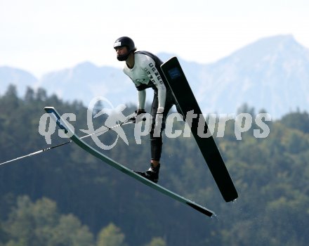 Wasserski. Claudio K?stenberger. Springen. P?rtschach, am 2.9.2006.
---
pressefotos, pressefotografie, kuess, qs, qspictures, sport, bild, bilder, bilddatenbank