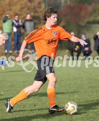 Fu?ball Unterliga Ost. K?ttmannsdorf gegen Wietersdorf. Rudolf Perz (Wietersdorf). K?ttmannsdorf, am 5.11.2006.
Foto: Kuess
---
pressefotos, pressefotografie, kuess, qs, qspictures, sport, bild, bilder, bilddatenbank