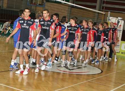Volleyball Bundesliga. Hypo VBK. Shakehands mit den Gegnern. Klagenfurt, am 1.10.2005.
Foto: Kuess
---
pressefotos, pressefotografie, kuess, qs, qspictures, sport, bild, bilder, bilddatenbank