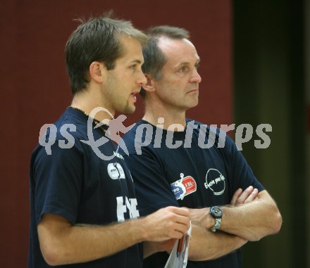 Volleyball Bundesliga. HYPO VBK Klagenfurt. Hansi Huber und Obmann Johann Huber. Klagenfurt, am 23.9.2006.
---
pressefotos, pressefotografie, kuess, qs, qspictures, sport, bild, bilder, bilddatenbank