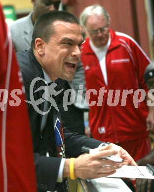Basketball Bundesliga. W?rthersee Piraten gegen Wels. Trainer, Head Coach Raoul Korner (Wels). KLagenfurt, am 12.11.2006.
Foto: Kuess
---
pressefotos, pressefotografie, kuess, qs, qspictures, sport, bild, bilder, bilddatenbank