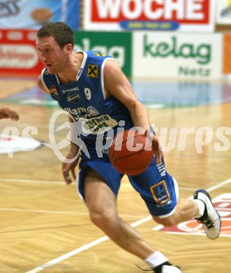 Bundesliga Basketball Kelag W?rthersee Piraten gegen Swans Gmunden. Peter H?tter (Gmunden).
Klagenfurt, 20.10.2006
---
pressefotos, pressefotografie, kuess, qs, qspictures, sport, bild, bilder, bilddatenbank