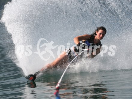 Wasserski. Luisa Zettinig. Slalom. P?rtschach, am 7.9.2005
---
pressefotos, pressefotografie, kuess, qs, qspictures, sport, bild, bilder, bilddatenbank