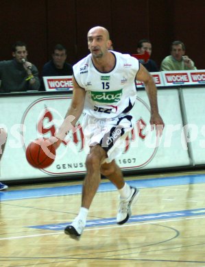 Basketball Bundesliga. W?rthersee Piraten gegen St. P?ltner Haie. Nenad Videka (Piraten). Klagenfurt, am 30.12.2005.
---
pressefotos, pressefotografie, kuess, qs, qspictures, sport, bild, bilder, bilddatenbank