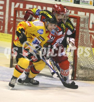 Eishockey Bundesliga. KAC gegen Vienna Capitals. Gavin Morgan (Caps), Philippe Horsky (KAC) . Klagenfurt, am 27.10.2006.
Foto: Kuess
---
pressefotos, pressefotografie, kuess, qs, qspictures, sport, bild, bilder, bilddatenbank