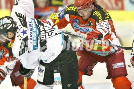 Eishockey Bundesliga. KAC gegen EHC Liwest Black Wings Linz. Philippe Horsky (KAC), Raimund Divis (Linz). Klagenfurt, am 26.1.2007.
Foto: Kuess
---
pressefotos, pressefotografie, kuess, qs, qspictures, sport, bild, bilder, bilddatenbank