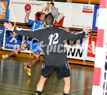 Handball Bundesliga. SC Ferlach gegen SVVW Klagenfurt.  Franz Berger (SC Ferlach), Ulbing Thomas (SVVW), Ferlach, am 30.9.2006.
---
pressefotos, pressefotografie, kuess, qs, qspictures, sport, bild, bilder, bilddatenbank