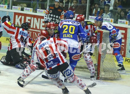 ?sterreichische Eishockey Bundesliga. K?rntner Derby KAC gegen VSV. Get?mmel vor dem KAC Tor. Andrew Verner,  Mario Schaden, Ricard Persson Mike Siklenka (KAC) und Mickey Elick (VSV). Klagenfurt, am 26.12.2005.
---
pressefotos, pressefotografie, kuess, qs, qspictures, sport, bild, bilder, bilddatenbank