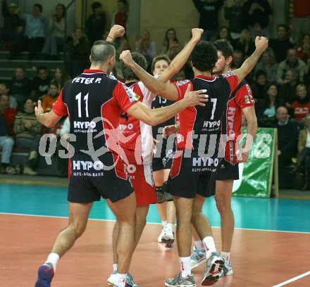 Volleyball Bundesliga. HYPO VBK gegen SK Aich/Dob. Jubel HYPO VBK. Klagenfurt, am 27.2.2006.
---
pressefotos, pressefotografie, kuess, qs, qspictures, sport, bild, bilder, bilddatenbank