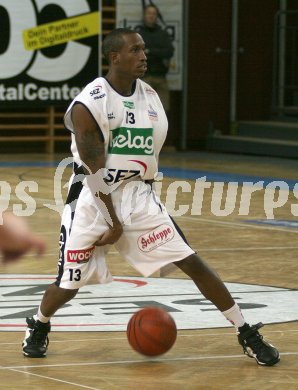 Basketball Bundesliga. W?rthersee Piraten gegen Gmunden. Dwayne Byfield. Klagenfurt, am 19.11.2005.
---
pressefotos, pressefotografie, kuess, qs, qspictures, sport, bild, bilder, bilddatenbank